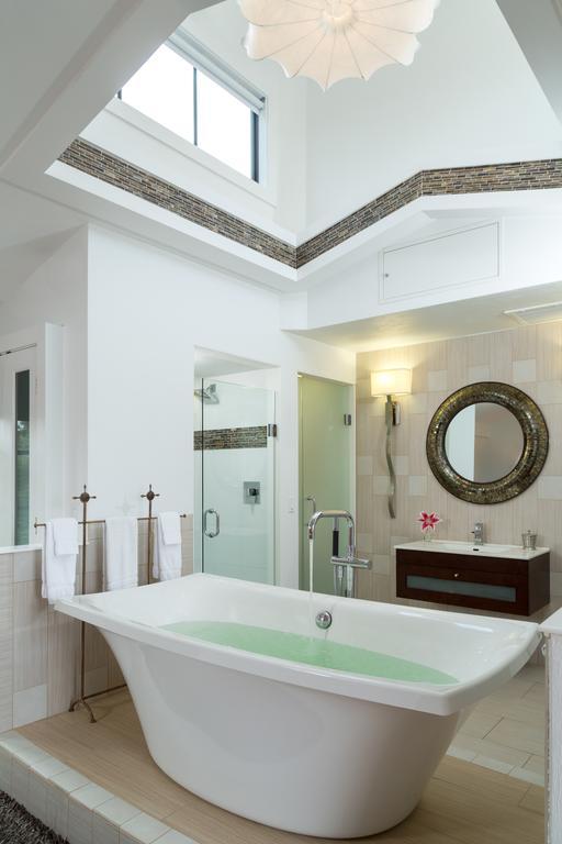 Single Room Bath,419678658:JPEG